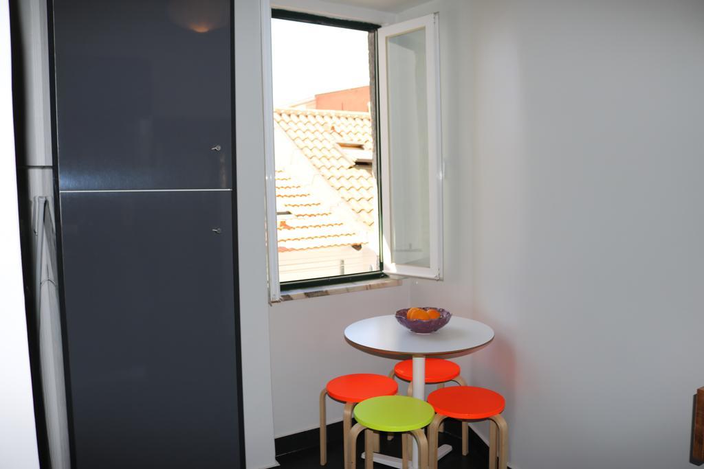 Chiado Bairro Alto, Bright And Newly Renovated 3 Bedroom Apartment, Lisbon Historical Center Exteriör bild